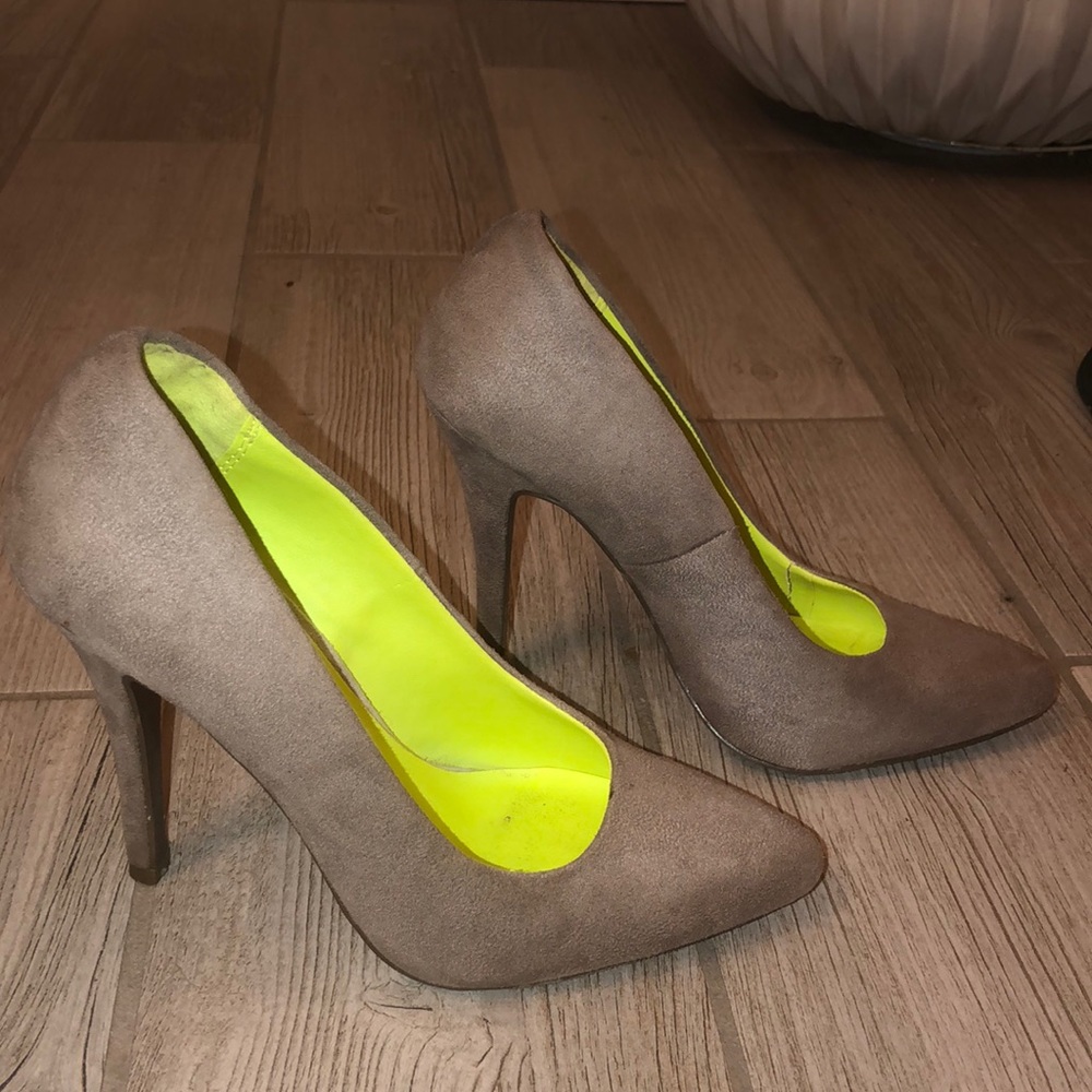 Heels - Picture 3 of 4